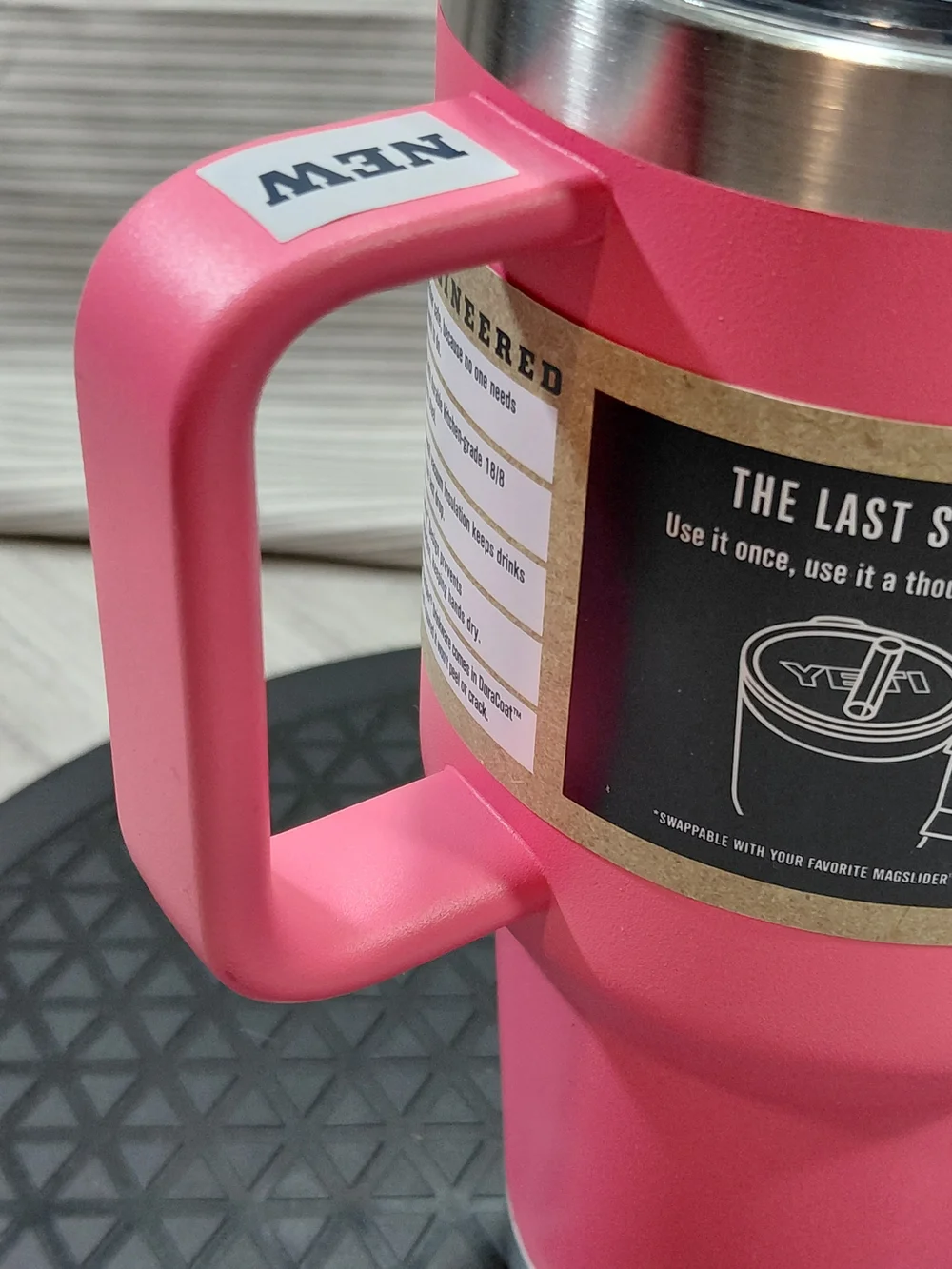 NWT YETI Rambler 35 oz Mug with Straw Lid - Limited Edition Tropical Pink